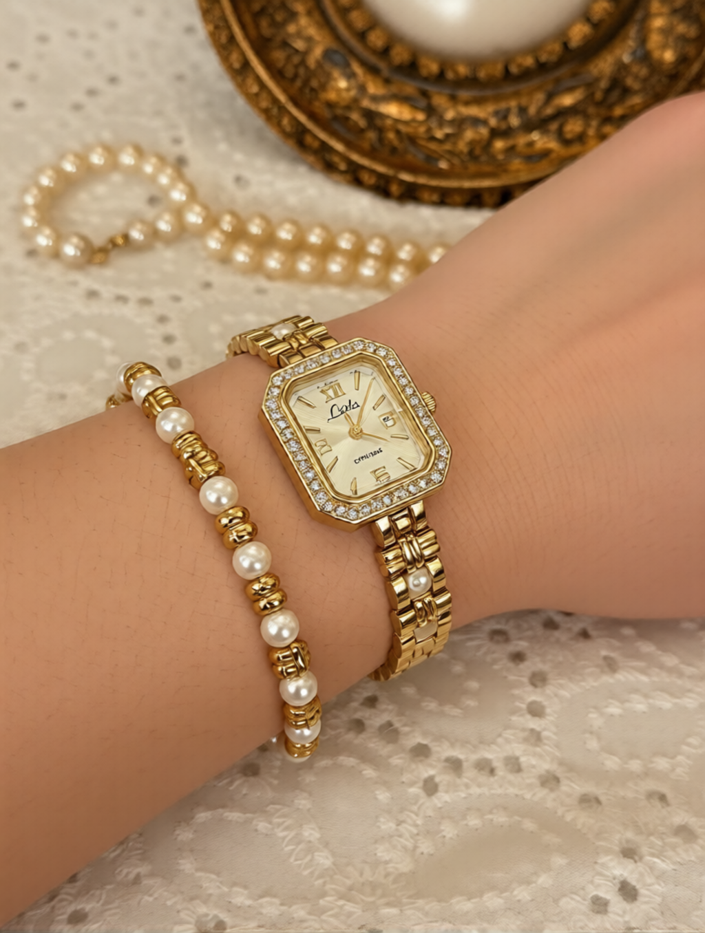 AZUREL Damen Uhrmit  Gold Perlen ; Elegant – Luxus Armband Uhr